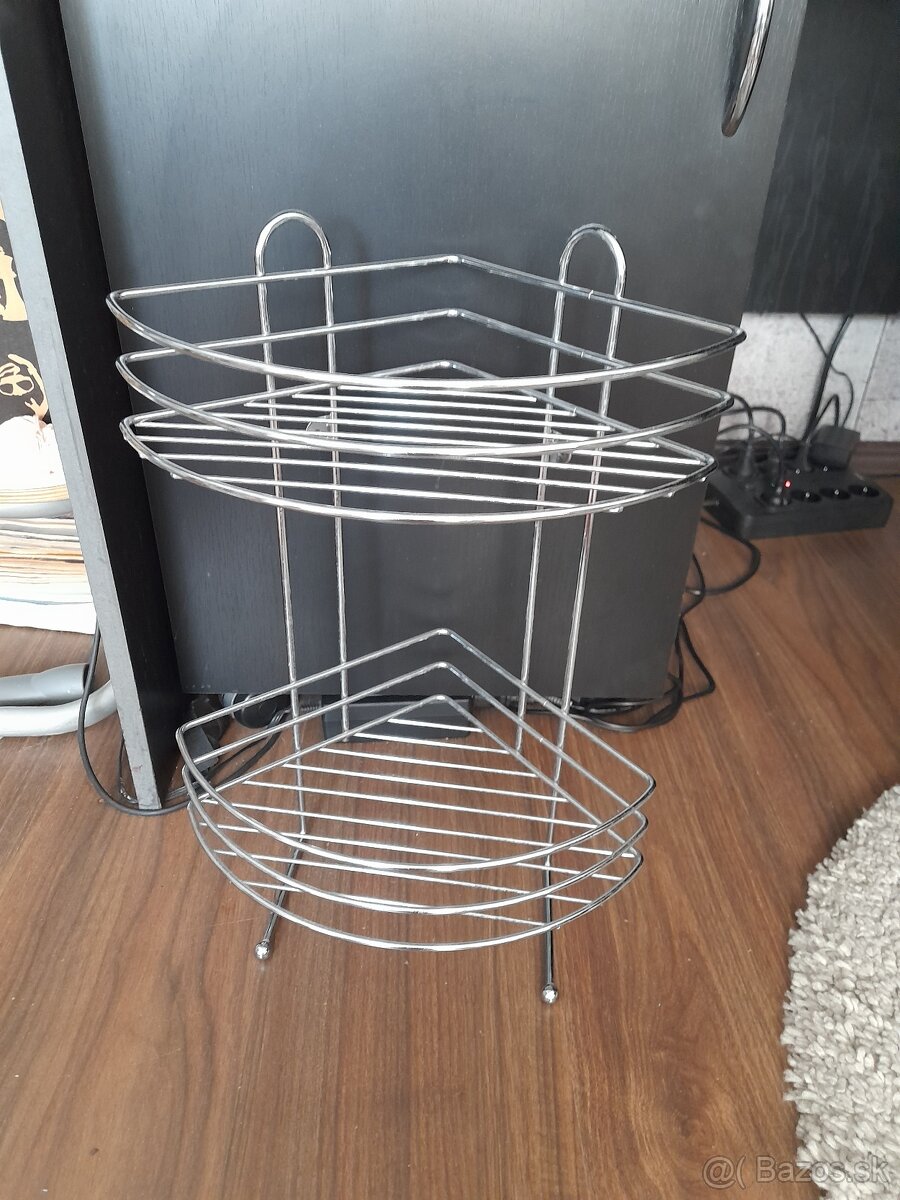 Rohová polica do kúpeľne