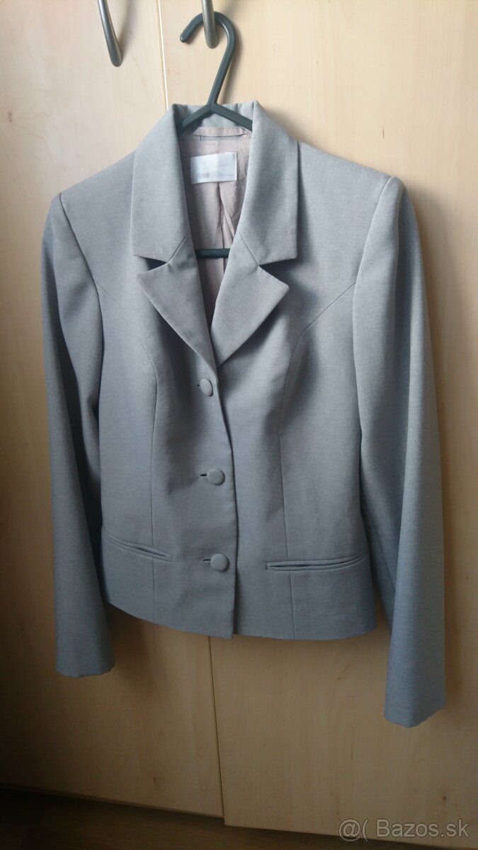 dámsky kostým XS