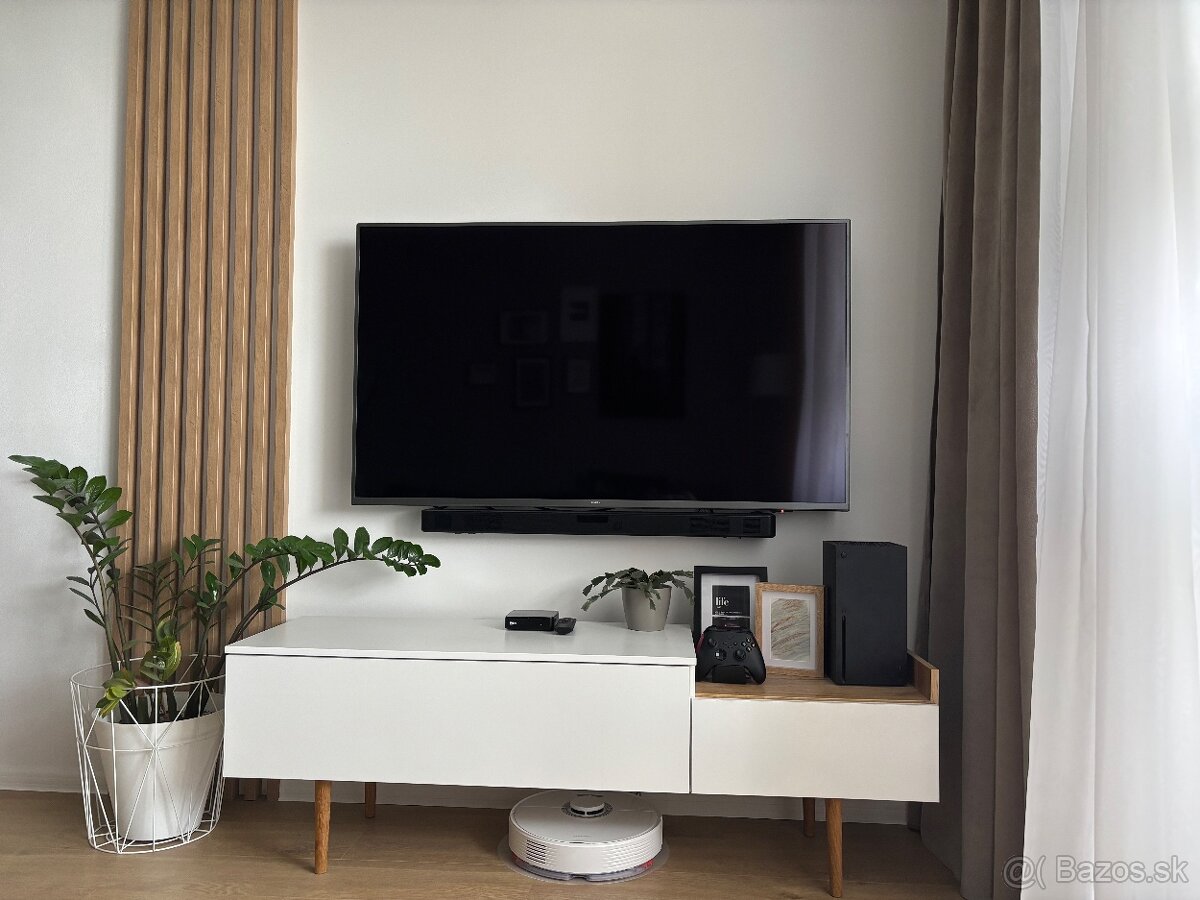 Skrinka pod TV