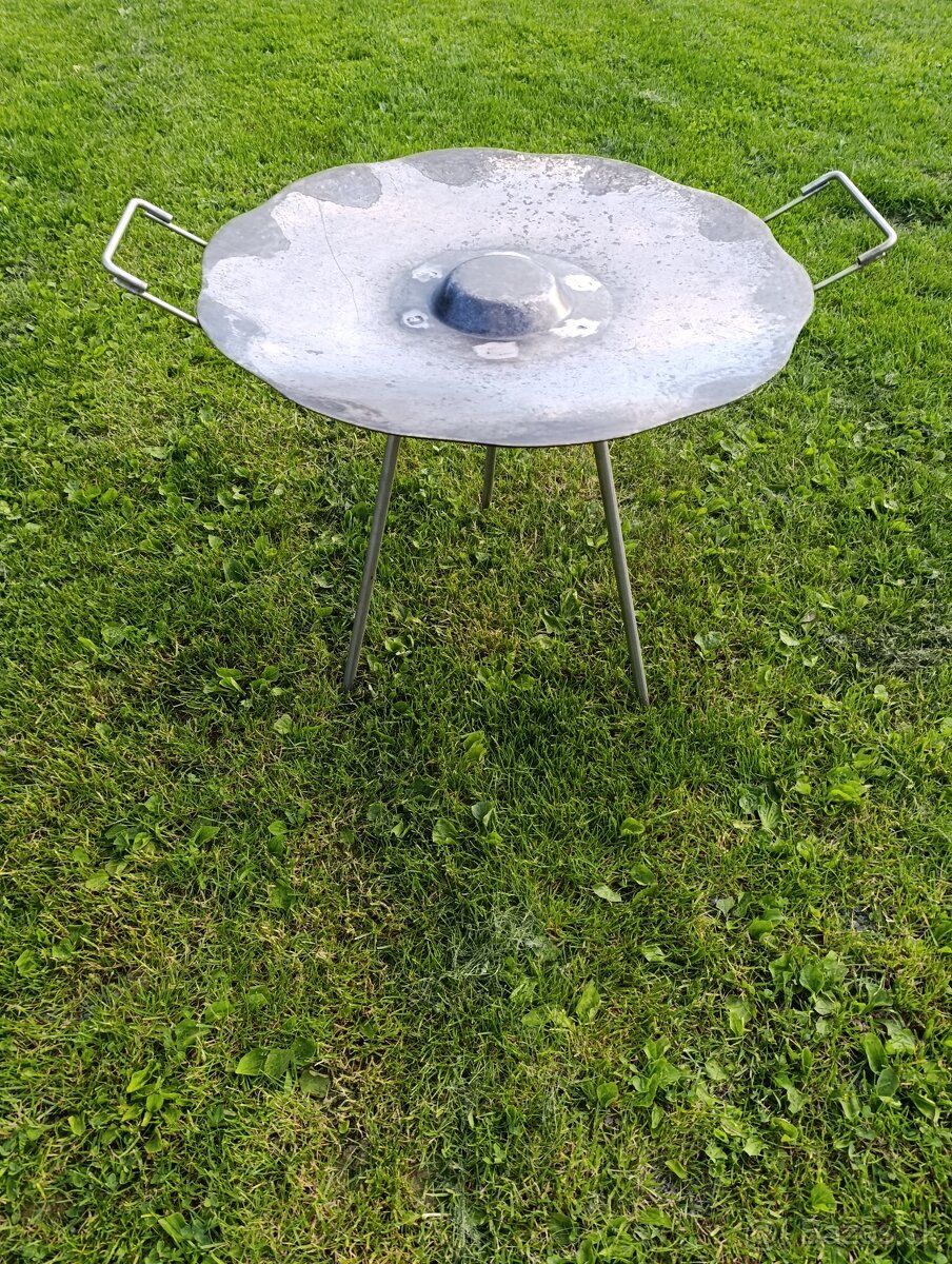 Liatinový disk na opekanie.