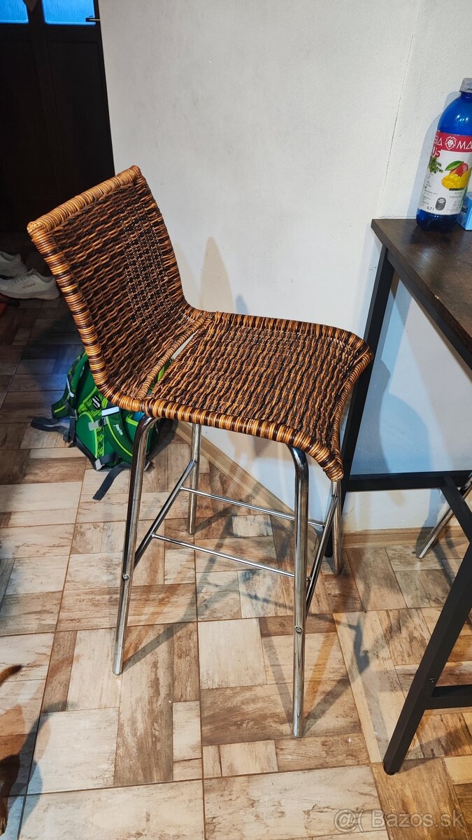 Barový stôl a stolicky