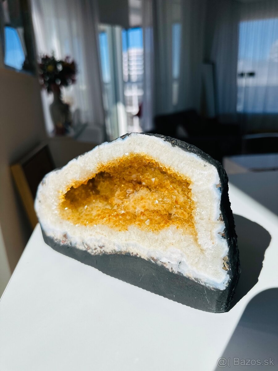 citrínová geóda  Prírodný minerál , vhodná ako darček