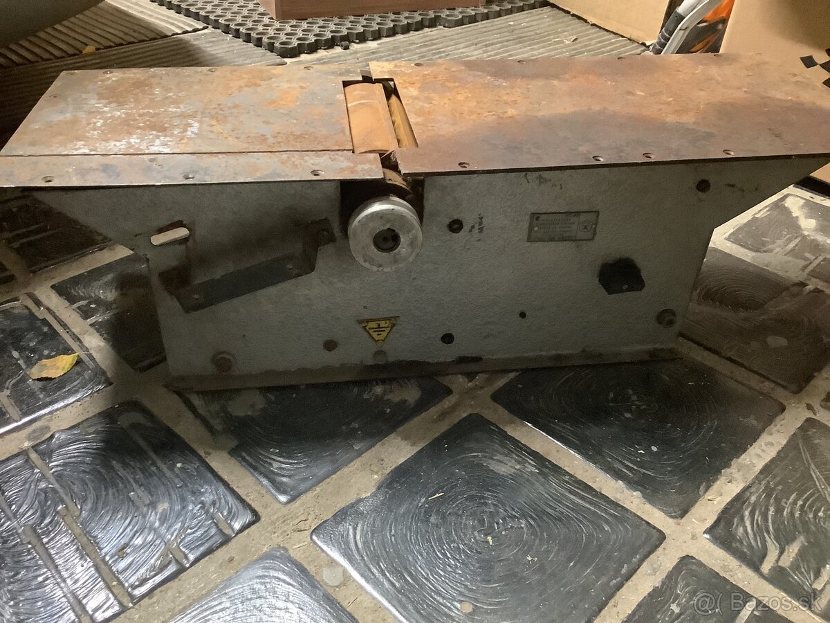 Malá hobľovačka šírka valca 180 mm 2  nože chyba motor