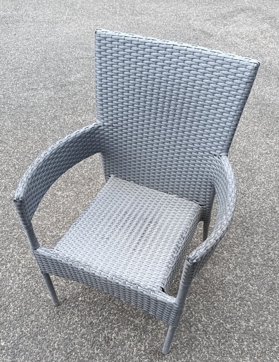 Záhradné kreslo+stôl