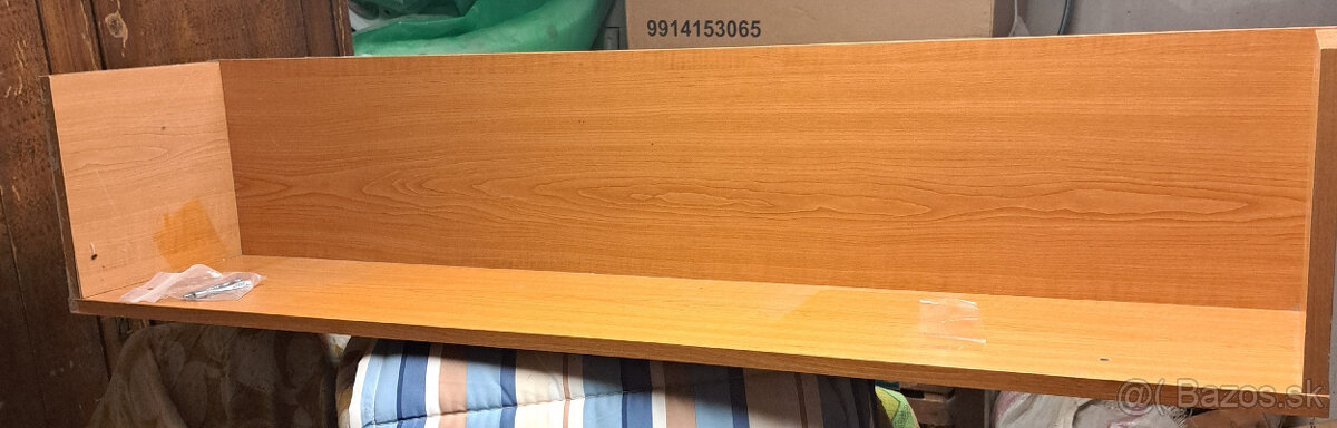 Darujem kancelárske stoly, policu, kontajner, vešiak