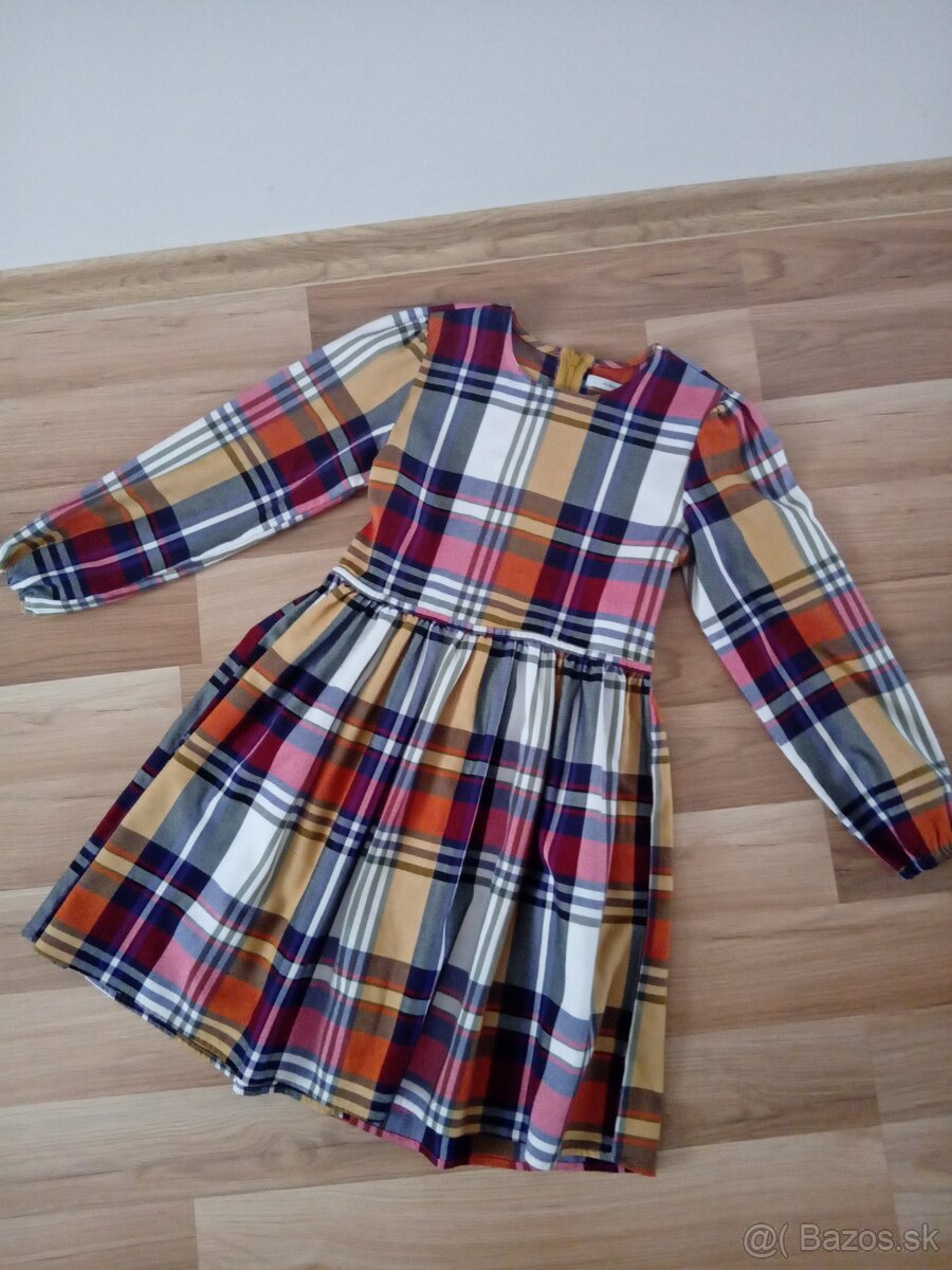 Vianočné šaty RESERVED