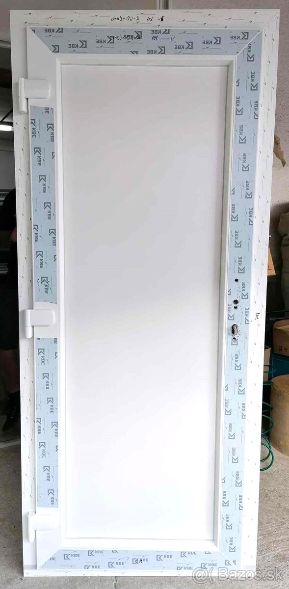 Predám plastové vchodové dvere