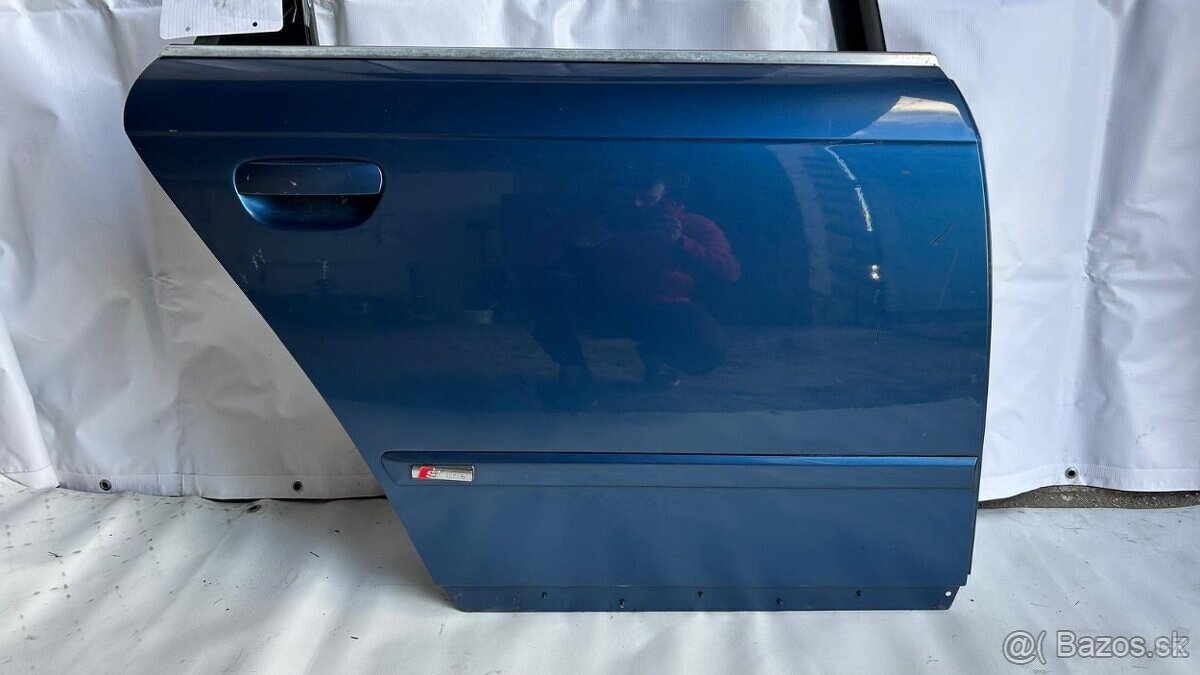 Audi A4 B7 kombi zadni dvere prave
