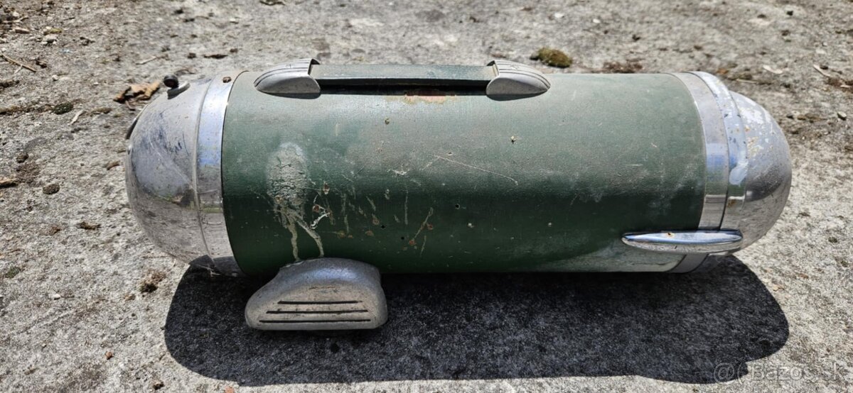 Historický vysávač Omega