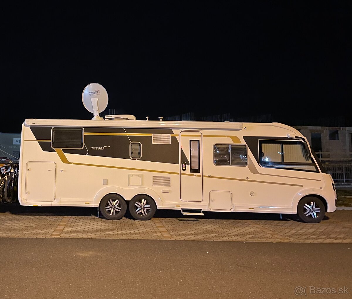 karavan autokaravan Eura Mobil 890 QB