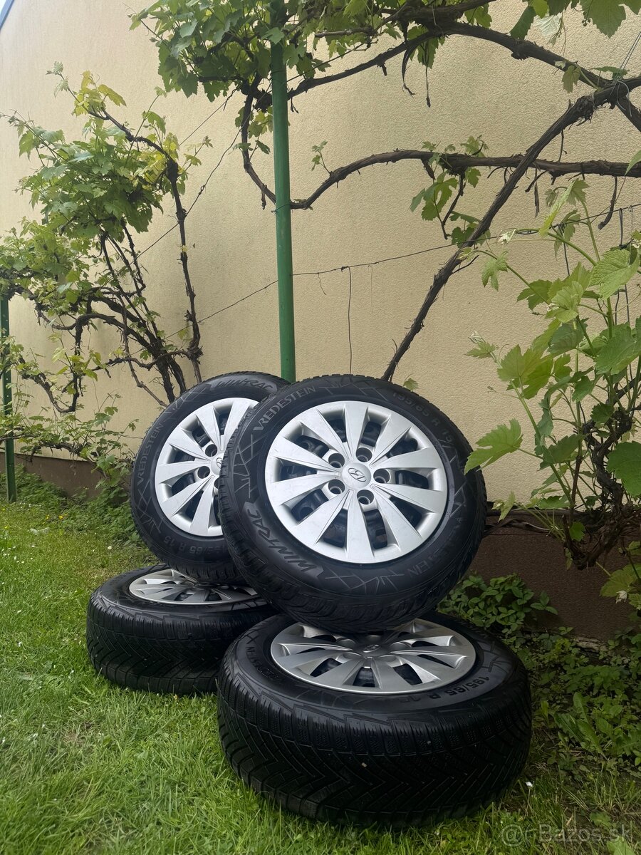 Sada pneu 195/65 R15 + disky + puklice Hyundai
