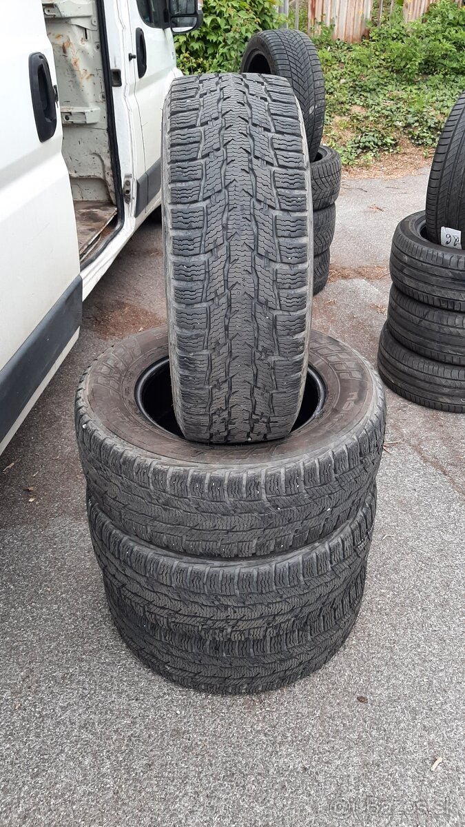 235/65r16C 121/119R Nokian zimne