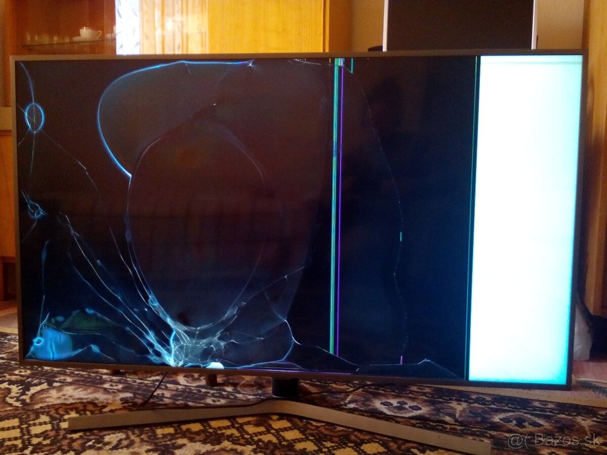 Kúpim LCD panel pre UE55RU7472
