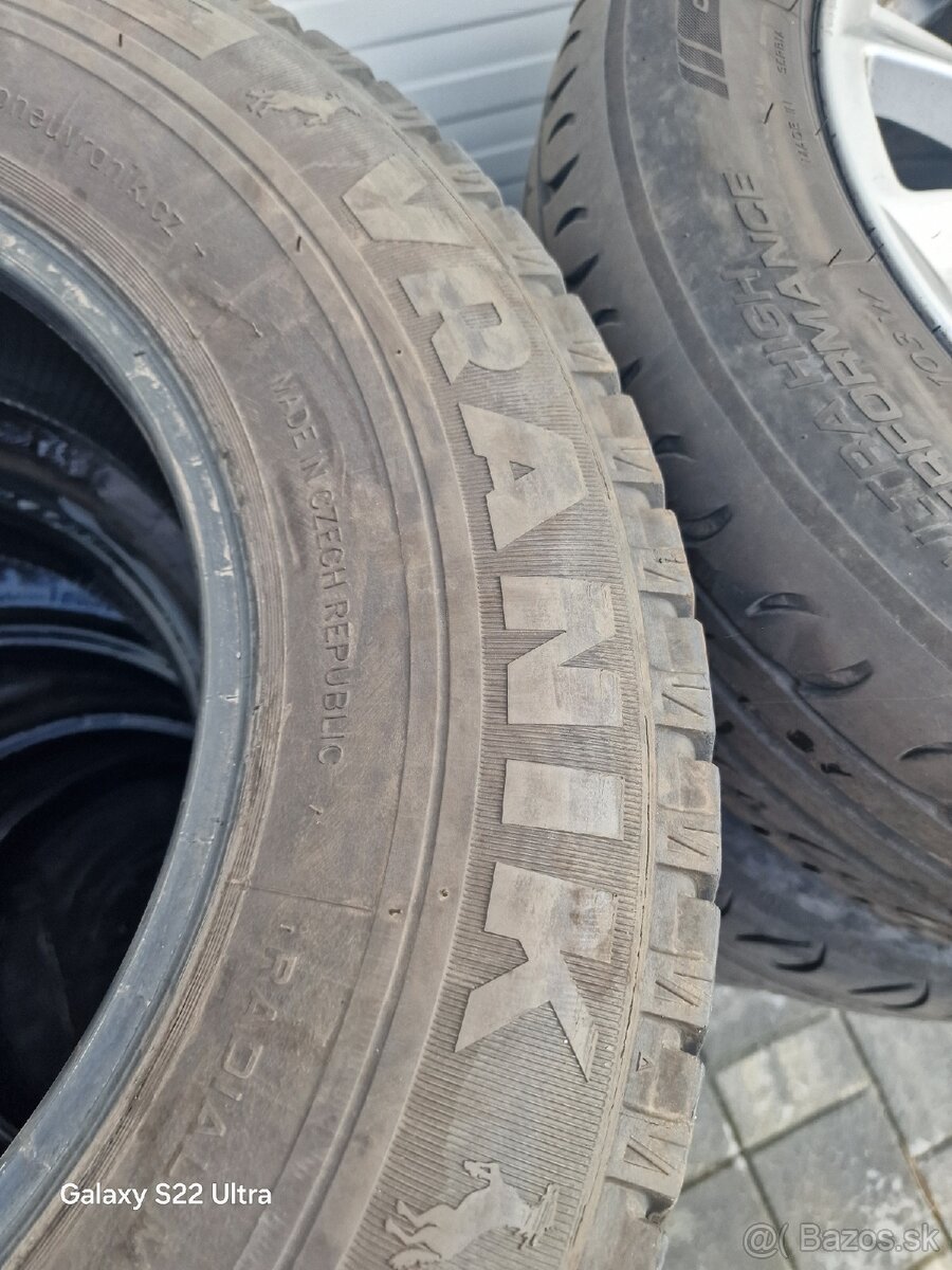 Pneu vranik 215/75r16c 2ks