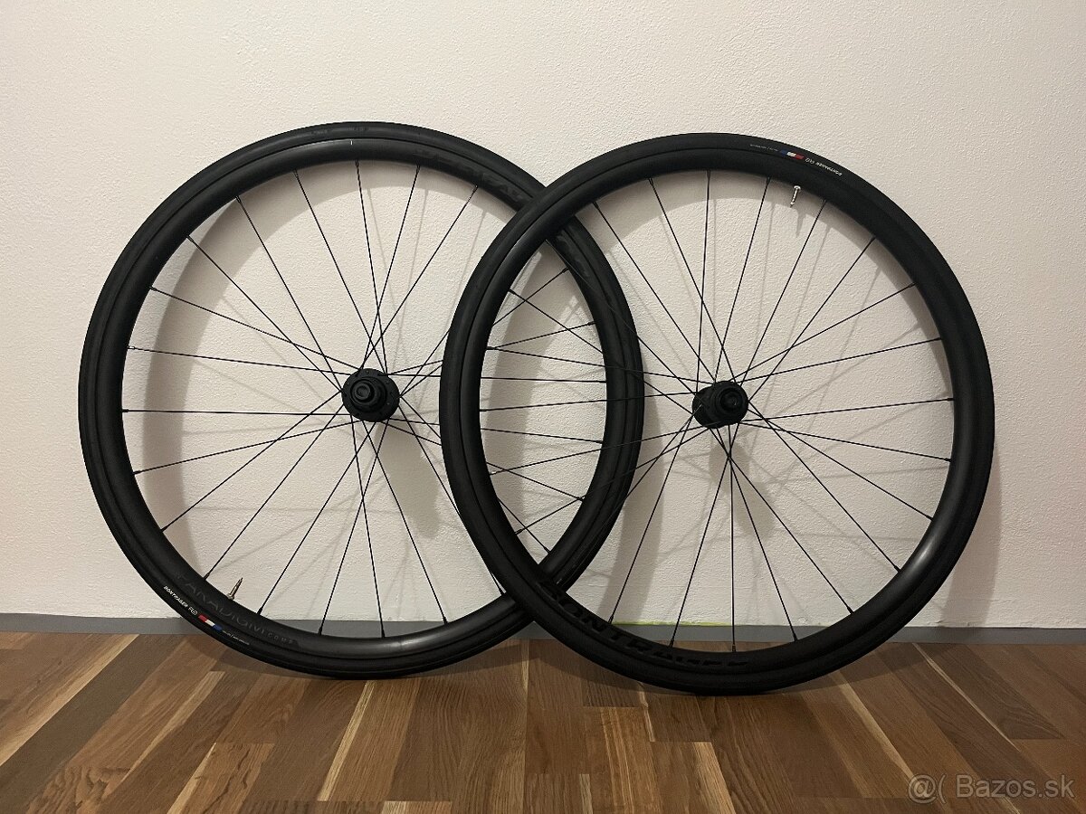Cestné kolesá Bontrager Paradigm Comp, pevná os, centerlock,