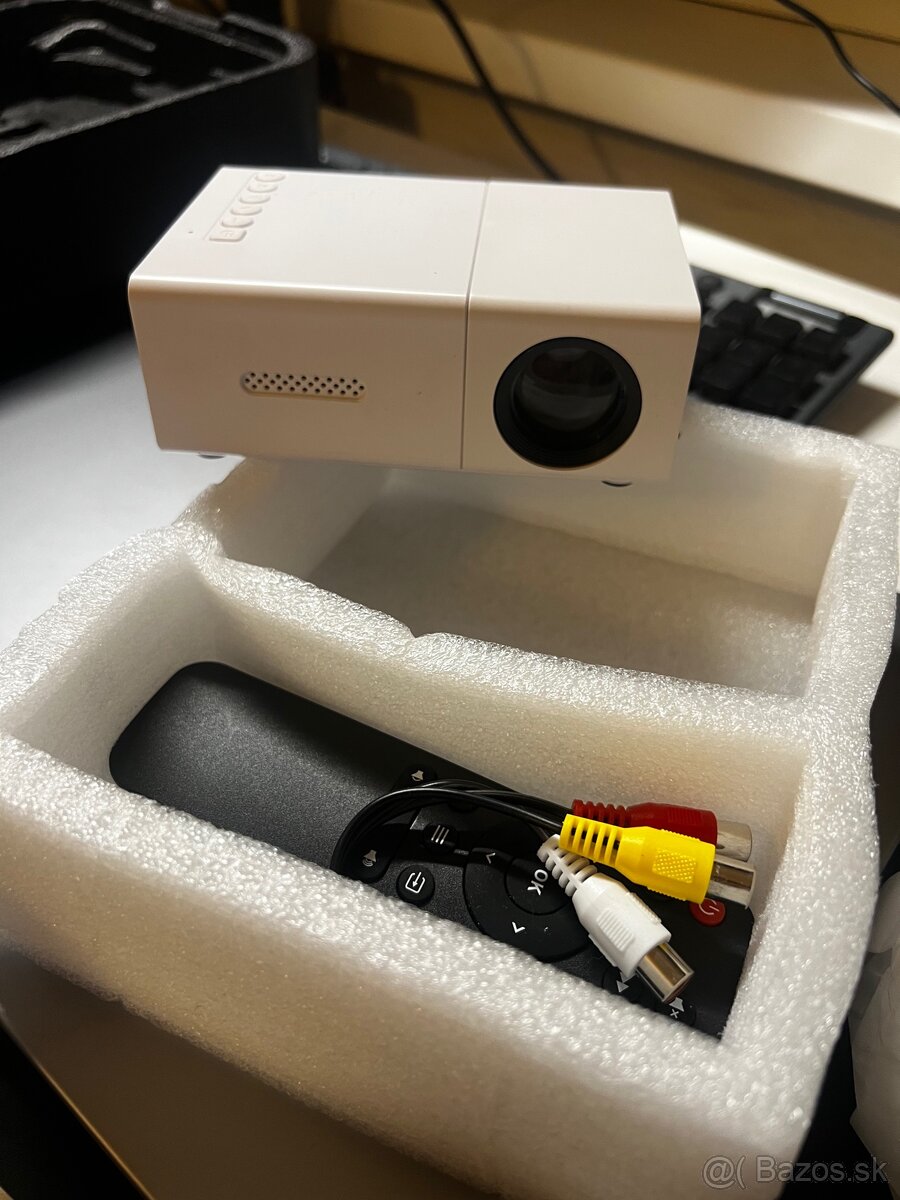Mini LED projektor – nový, iba raz zapnutý