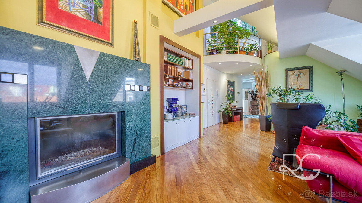 Pôsobivý staromestský byt s veľkou terasou s krásnym výhľado