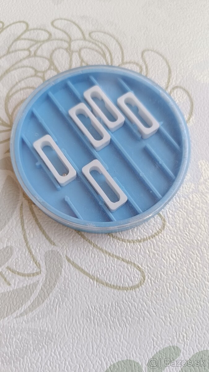 Retro hra hlavolam, bludisko, značky SMĚR