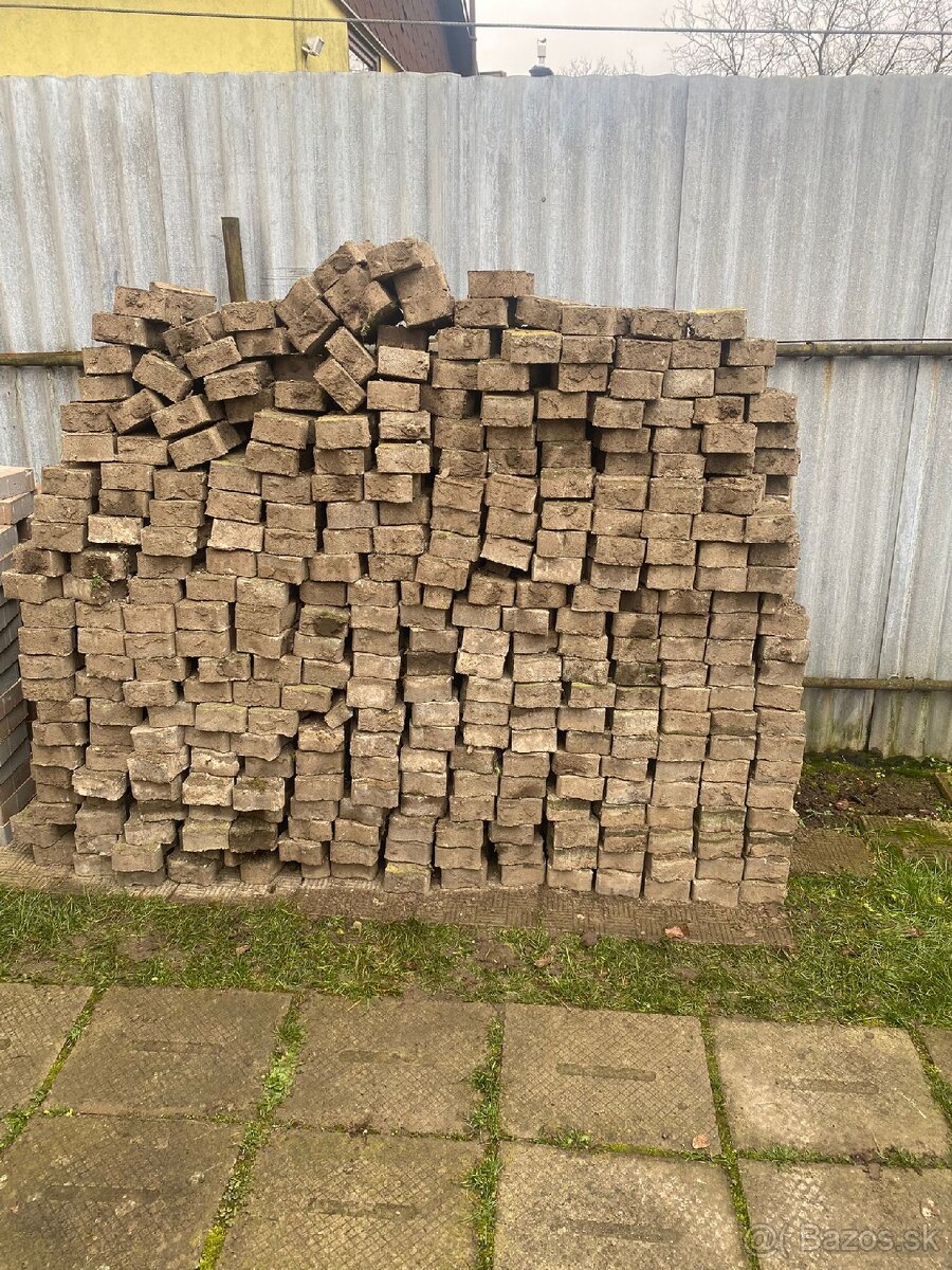 Použitá zámková dlažba