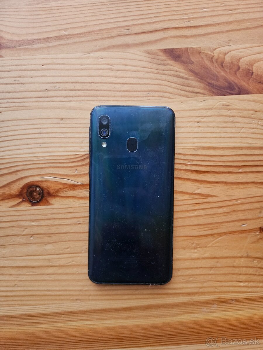 Samsung a40 na diely/opravu