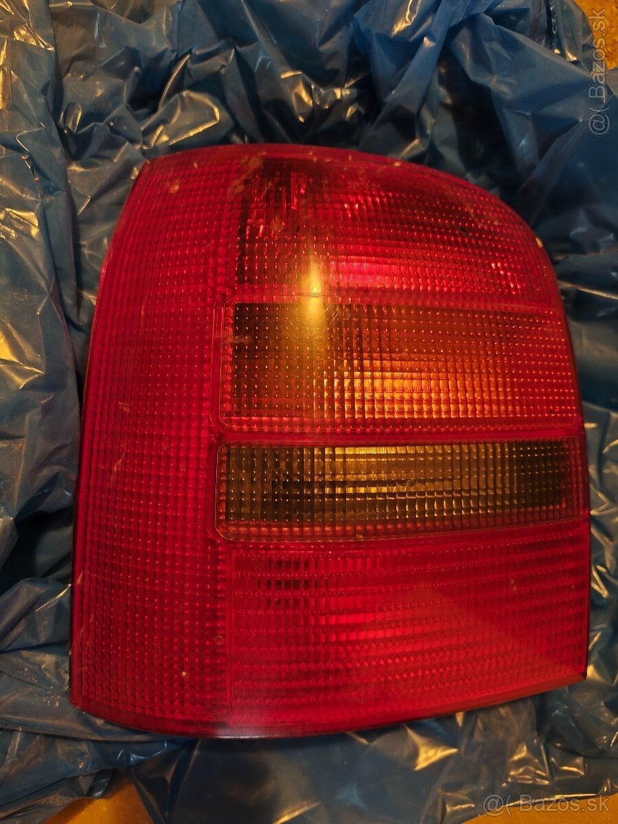 Audi A4 B5 kombi zadné svetlo, stopka