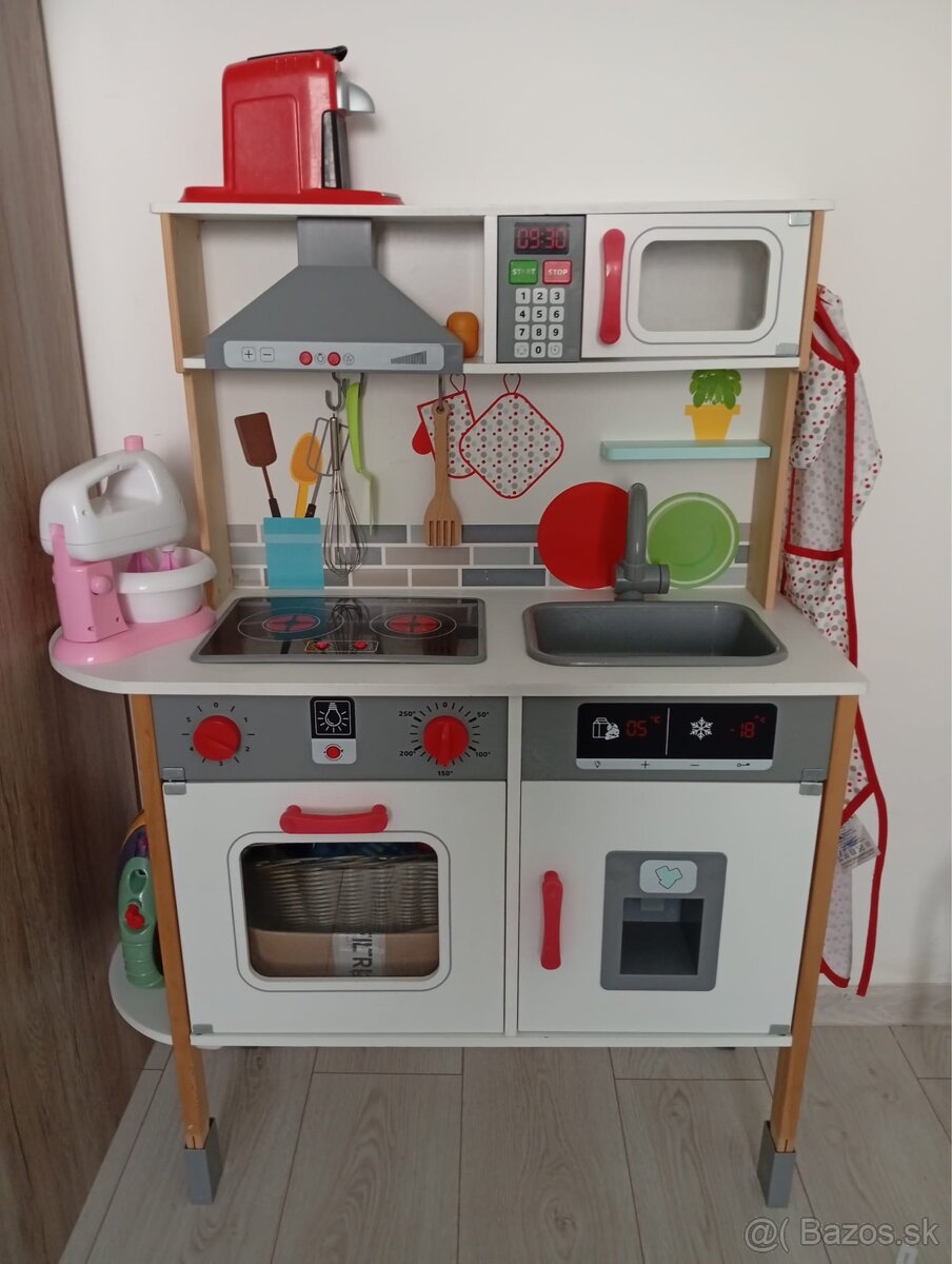 Detska kuchynka s hračkami