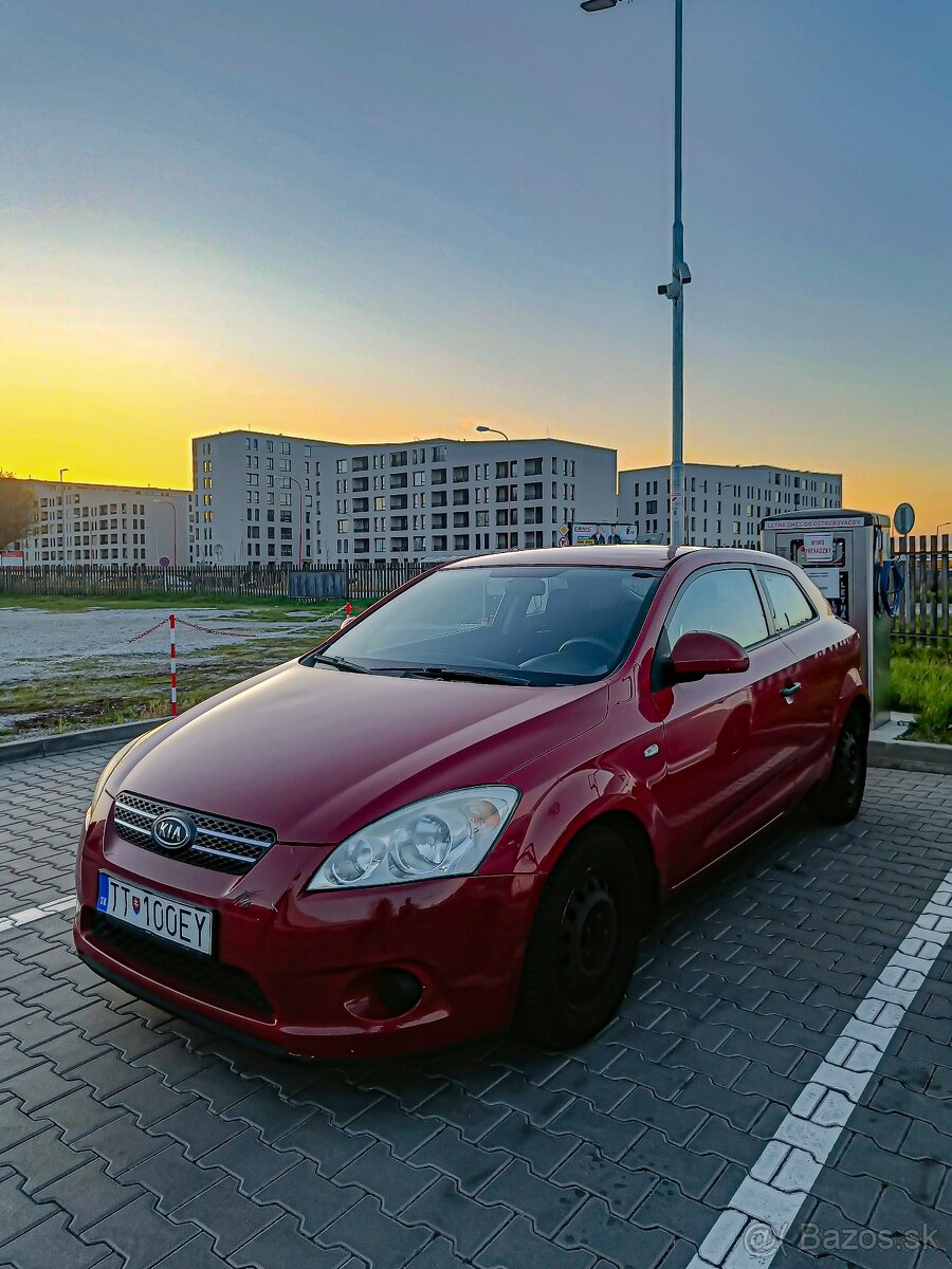 Predám Kia Cee’d 1.4 77 kW, r.v. 2008 (DOHODA MOŽNÁ)