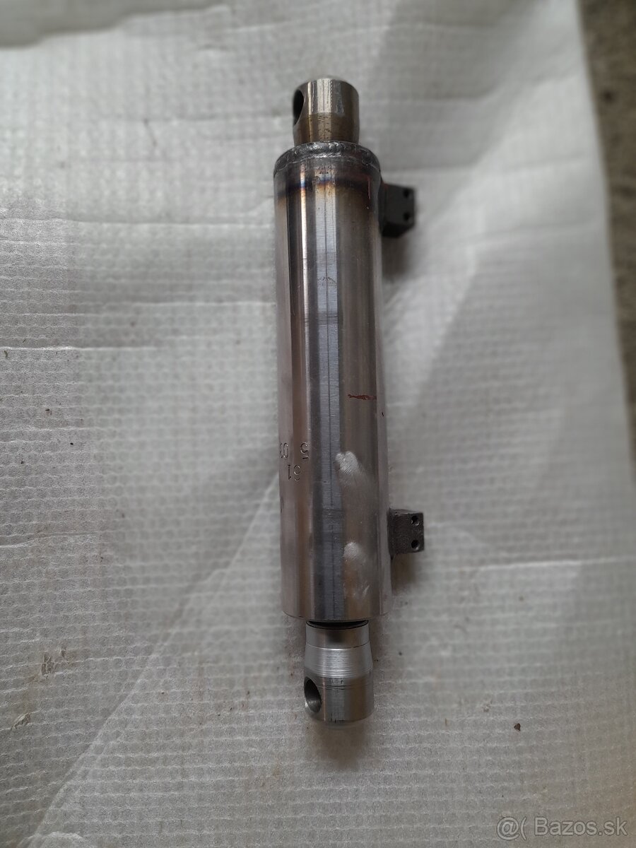 Hydraulický piest