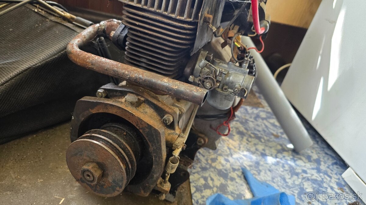 2 taktný benzínový motor 1 valec