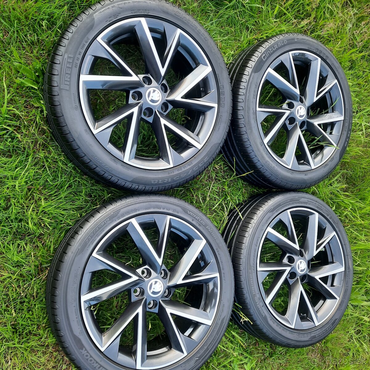 Vega R18 ET44 Škoda Superb 3 4 Passat B8