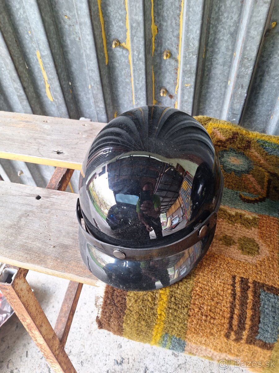 Predám prilbu na moto