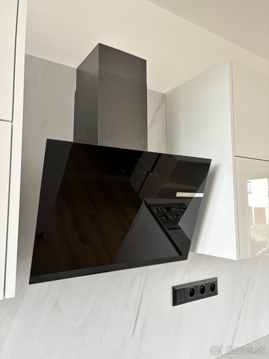 Predám digestor Bosch DWK65DK60 – ako nový, v záruke