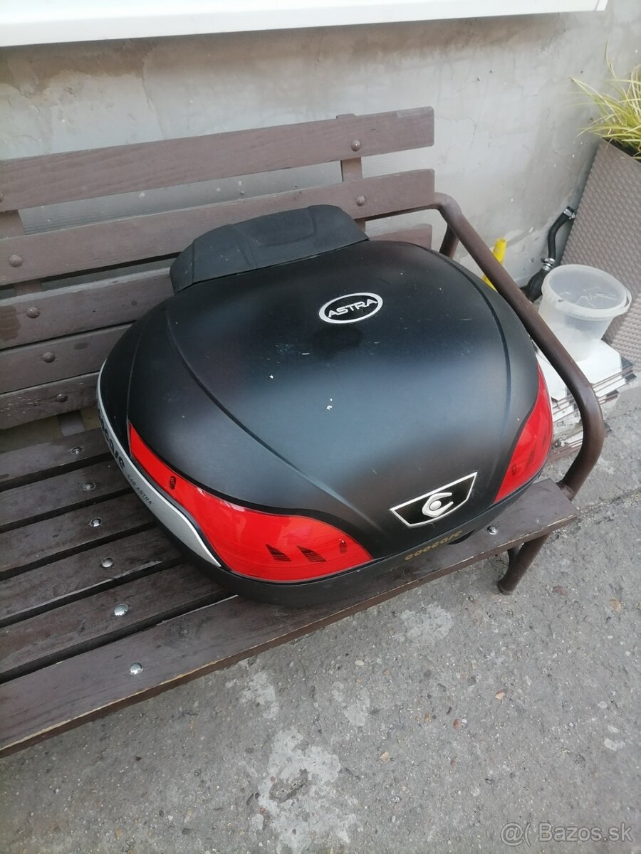 Predam zadny kufor na moto