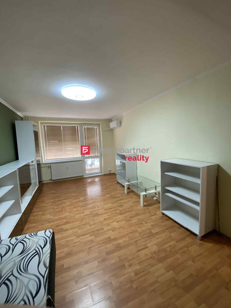 Exkluzívne na predaj priestranný 2-izbový byt v centre Svidn