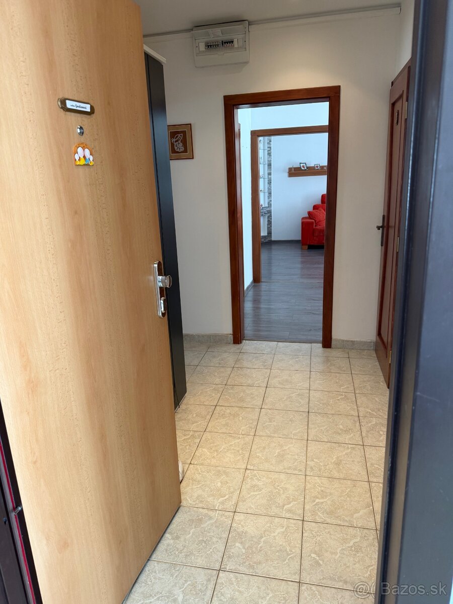 4-izbový byt s loggiou - prenájom