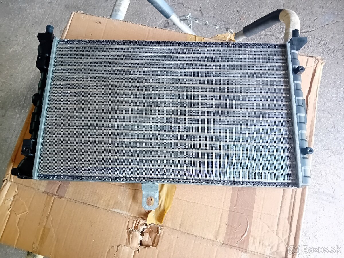 Lancia delta chladic vody TA444