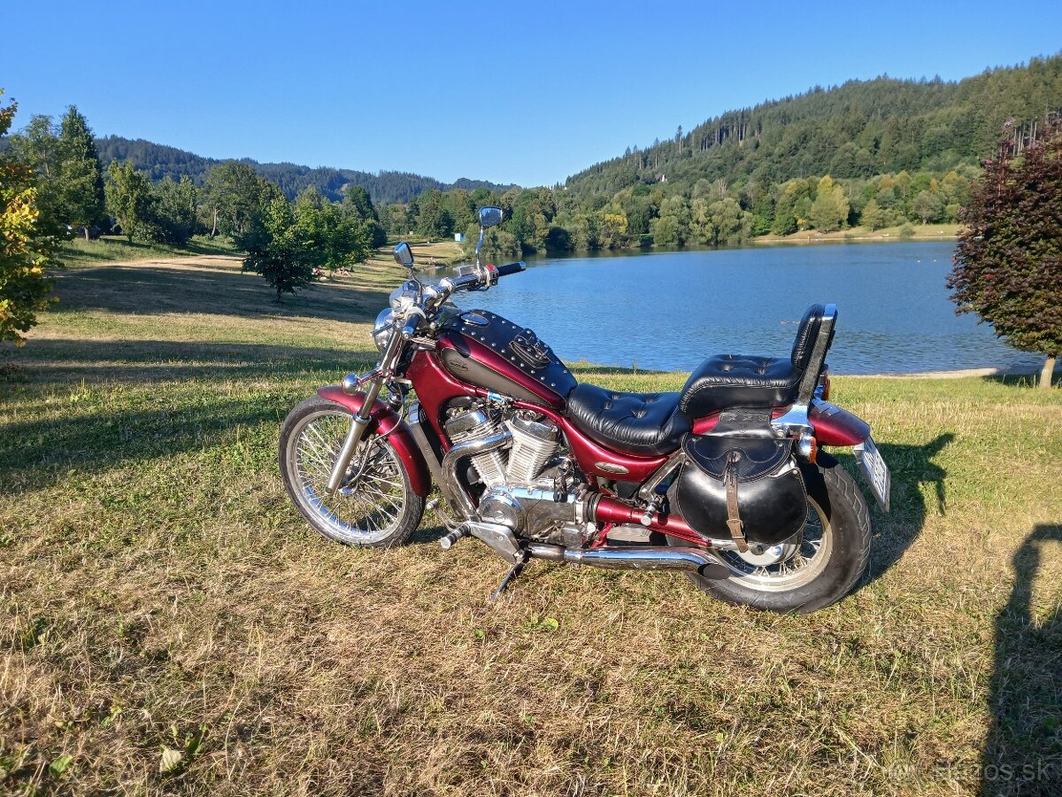Suzuki Intruder VS 800