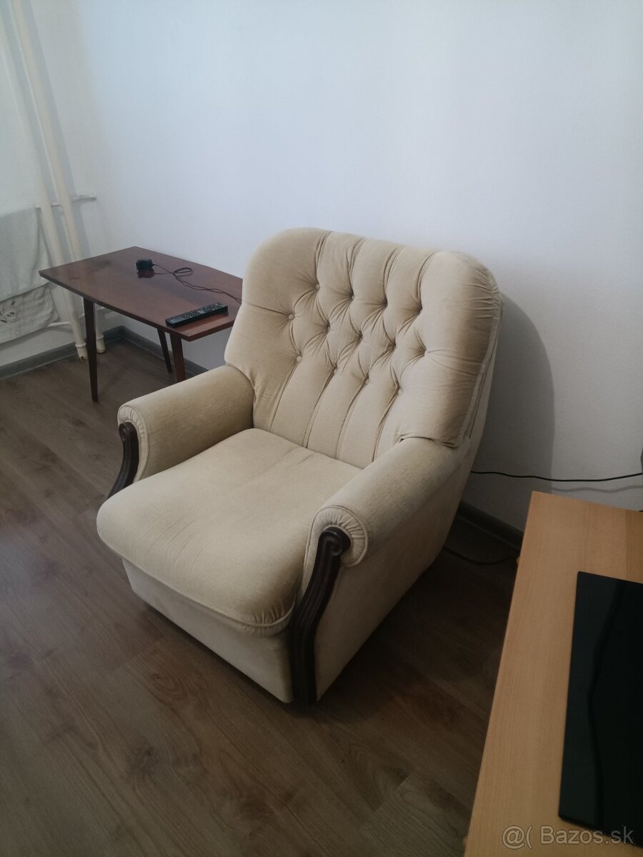 Masivne kreslo