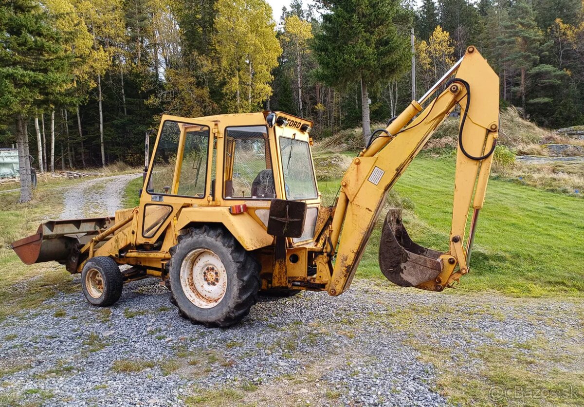Maly traktorbager Ford 550