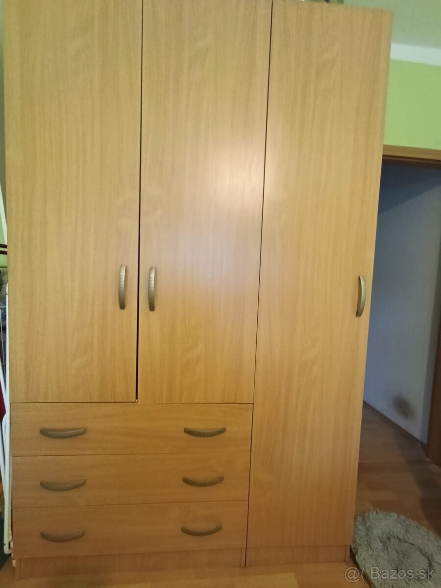 Predám dvojdielnu skriňu Gala