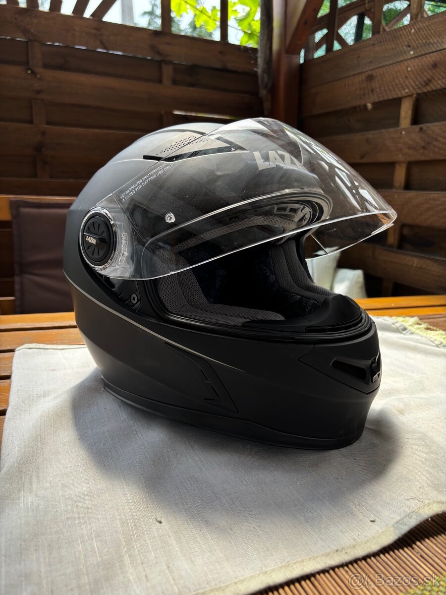 Dámska motorkárska prilba veľkosť S LAZER