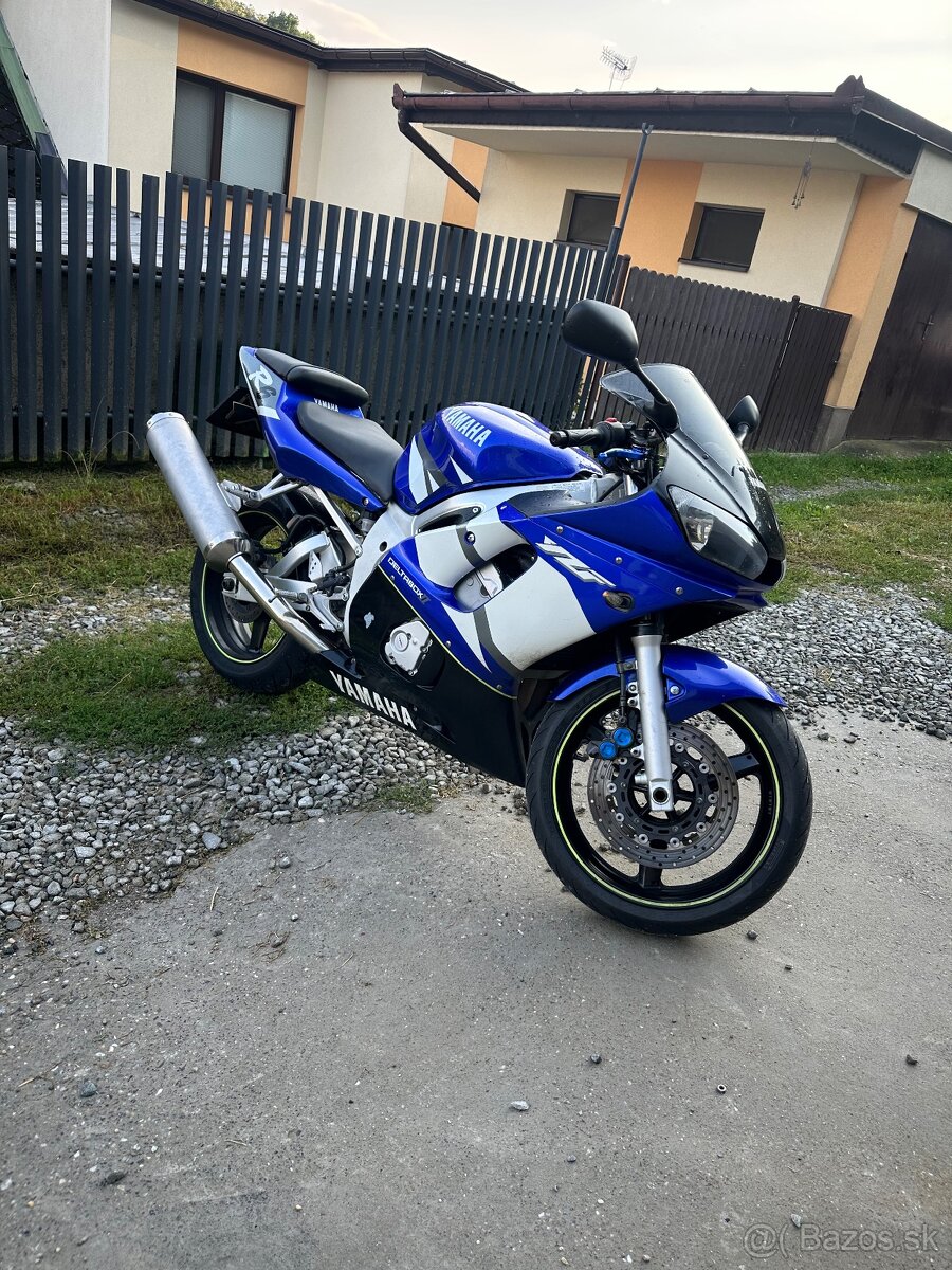 Yamaha R6- Diely