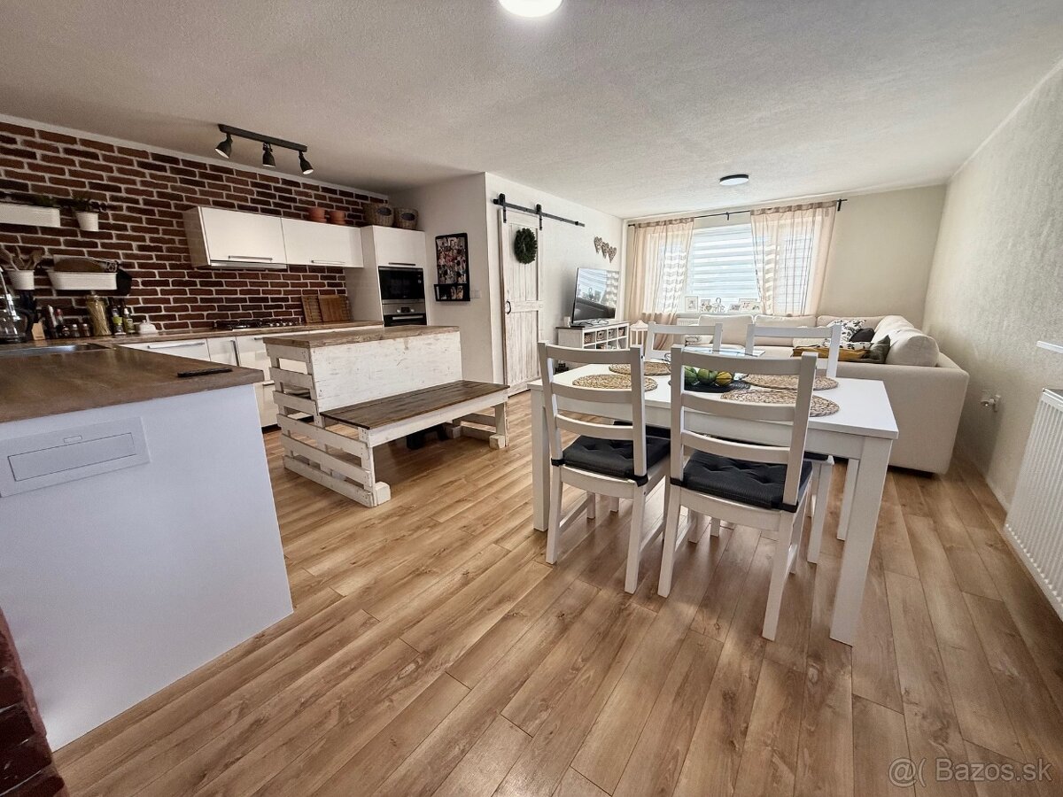 Rodinný dom s 2 bytovými jednotkami