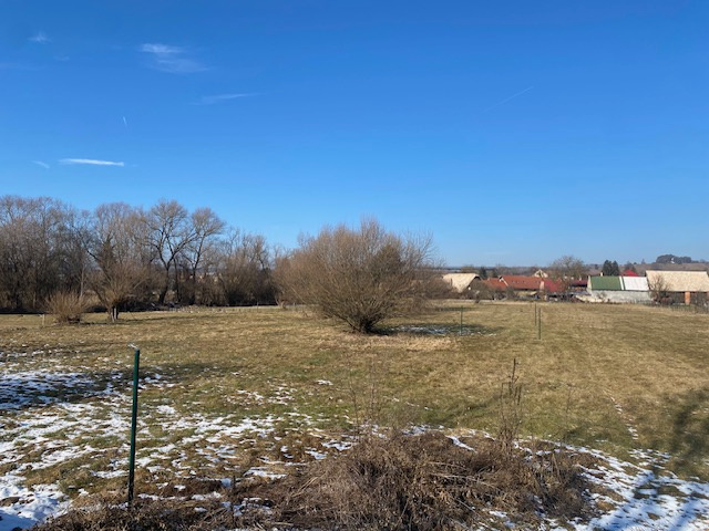 Slnečné, rovinaté stavebné pozemky s dostupnými IS v Očovej