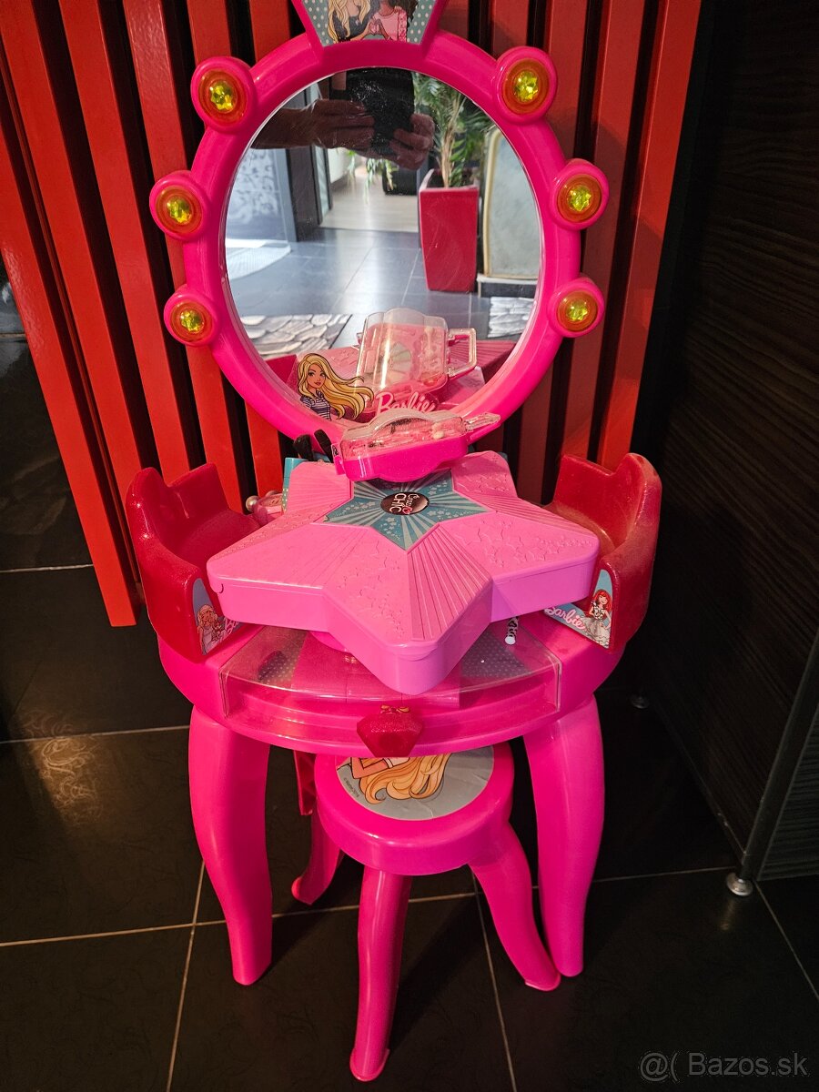 Kozmetický stolík Barbie