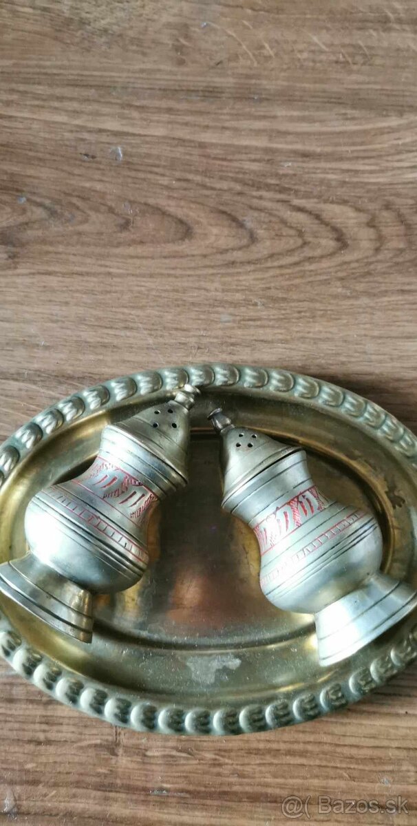 Mosazne starozitne turecke korenicky s podtackou.