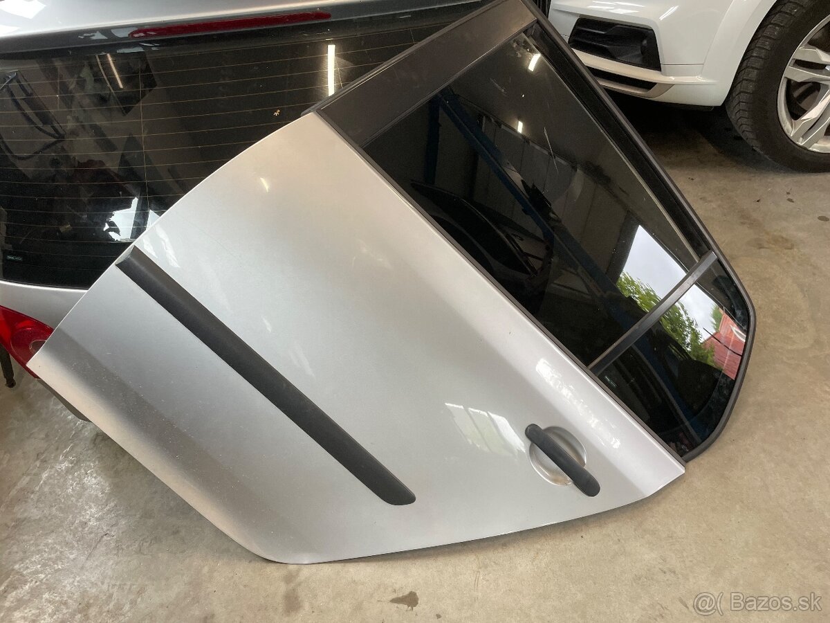 Zadny kufor zadny naraznik golf 5 kratky zadne lave dvere
