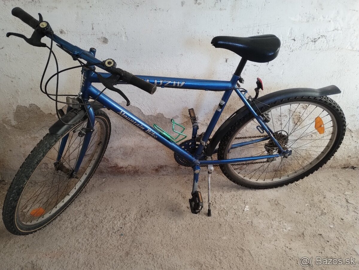 Horsky bicykel cerveny a modry