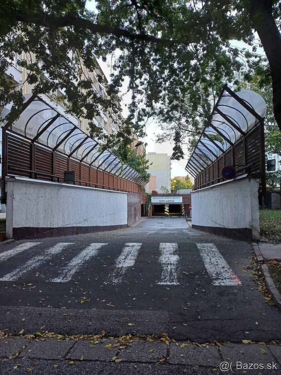 Prenájom garážové státie Stodolova ul. Ružinov,Zimny stadion