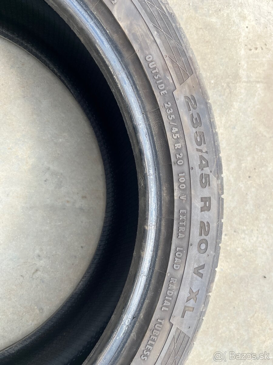 235/45 r20